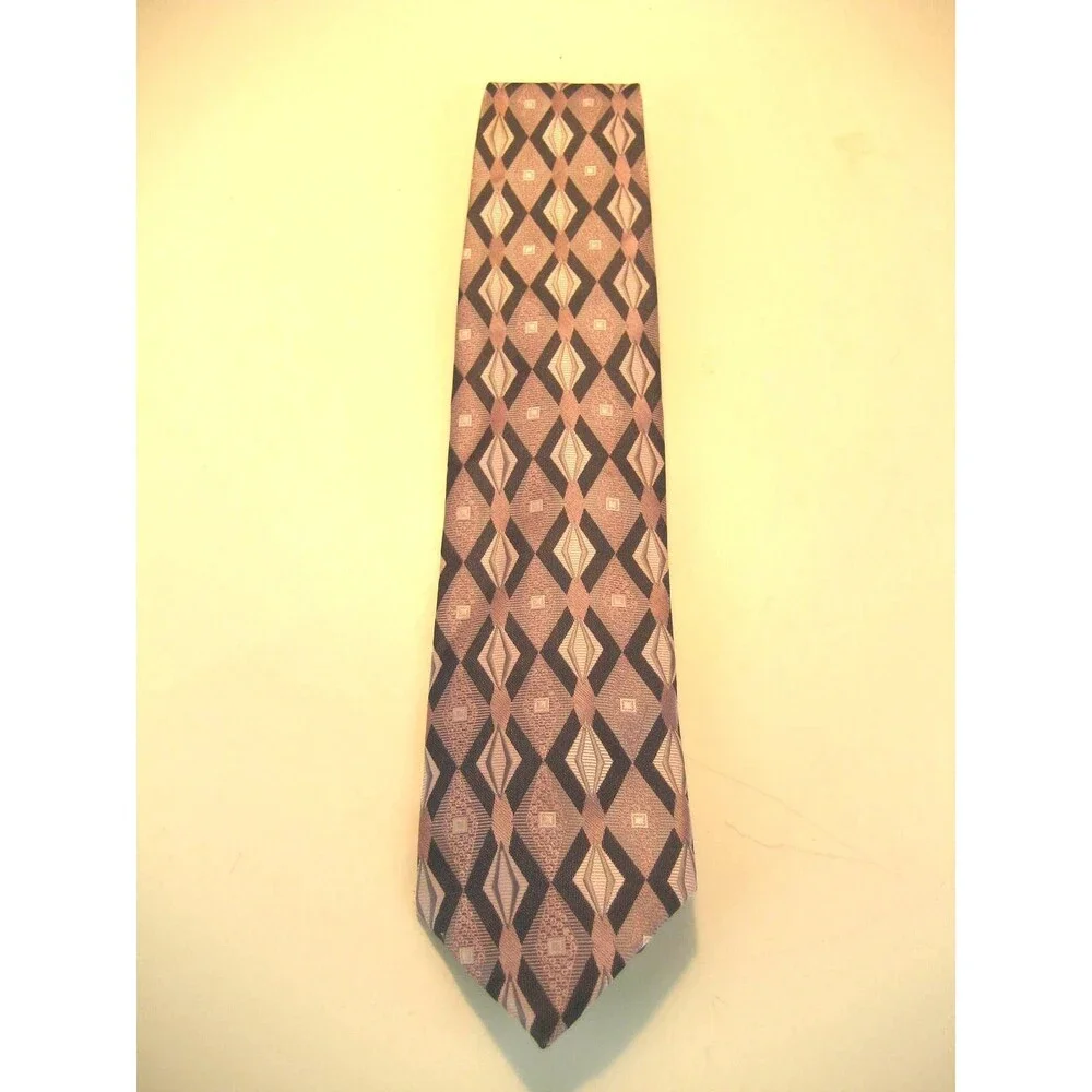 NWOT Pravata 100% Microfibre Geometric  Design Necktie